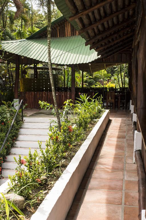 Manuel Antonio Hostel Resort ภายนอก รูปภาพ