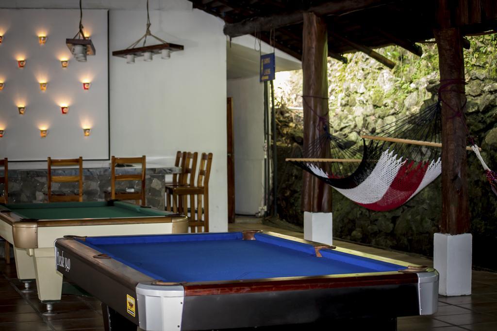 Manuel Antonio Hostel Resort ภายนอก รูปภาพ