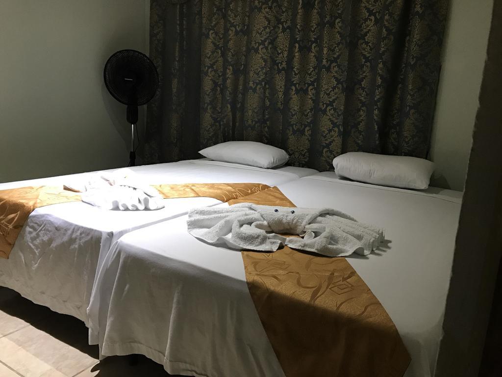 Manuel Antonio Hostel Resort ภายนอก รูปภาพ