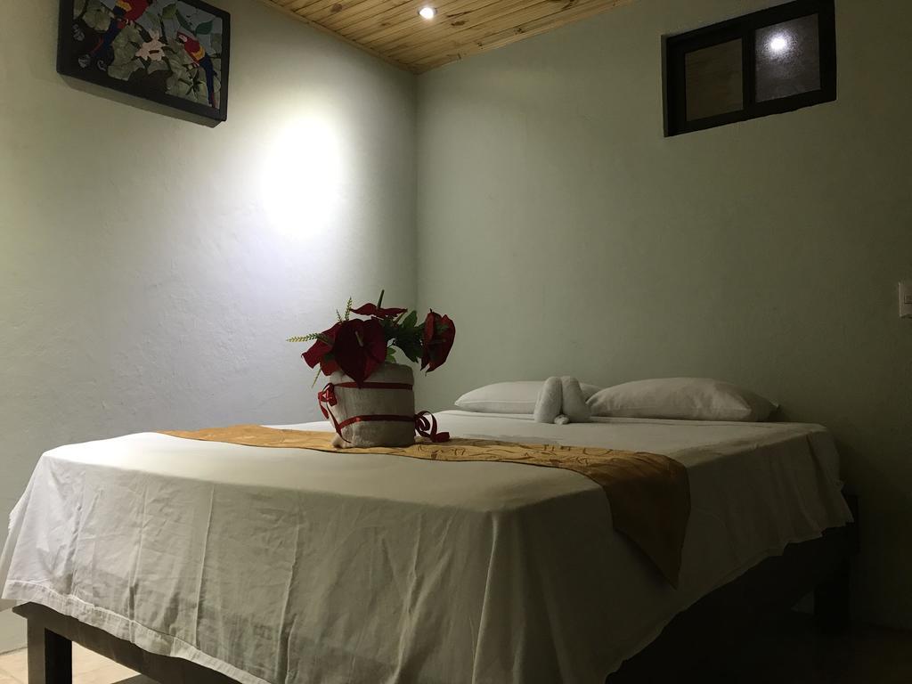 Manuel Antonio Hostel Resort ภายนอก รูปภาพ