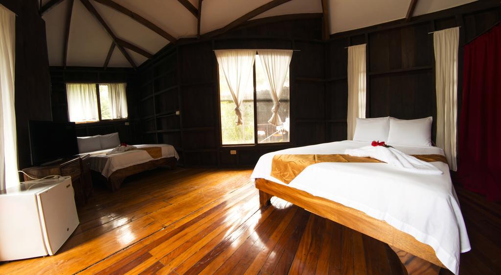 Manuel Antonio Hostel Resort ภายนอก รูปภาพ