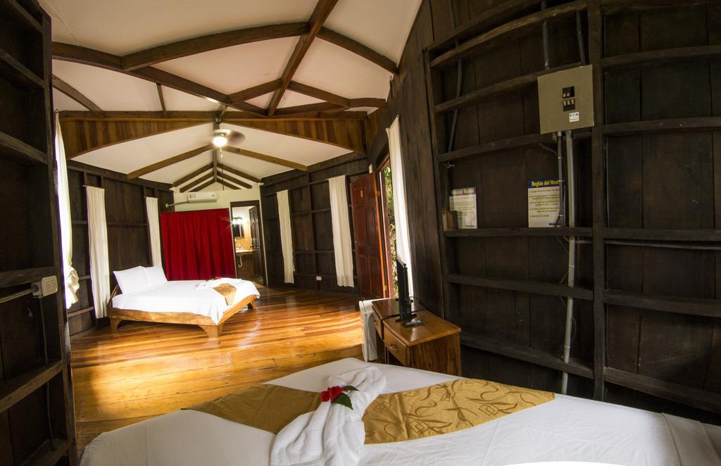 Manuel Antonio Hostel Resort ภายนอก รูปภาพ