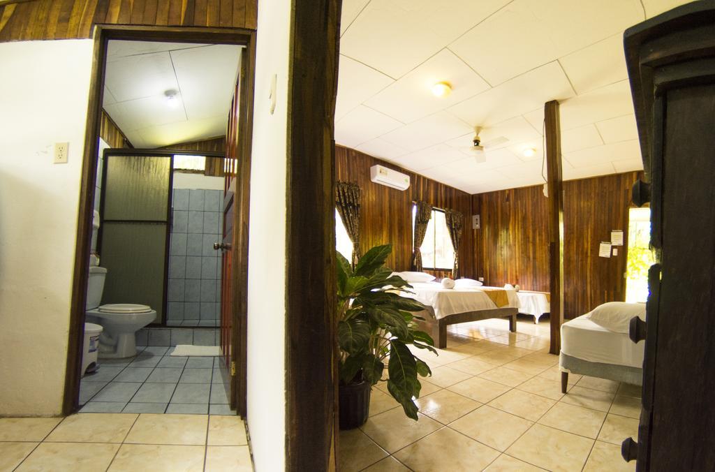 Manuel Antonio Hostel Resort ภายนอก รูปภาพ