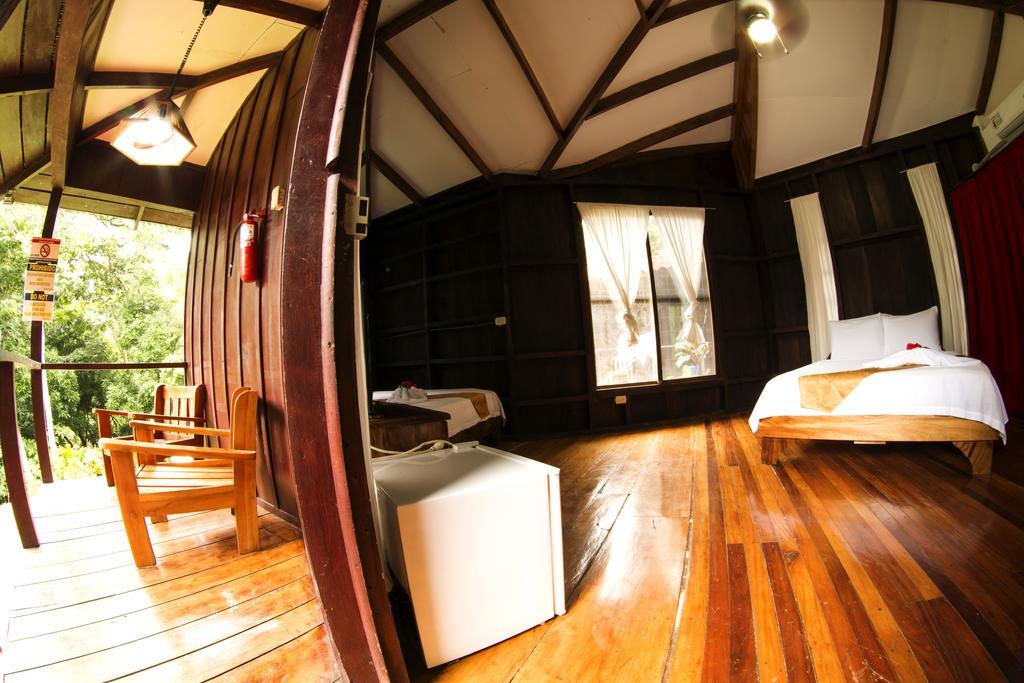 Manuel Antonio Hostel Resort ภายนอก รูปภาพ