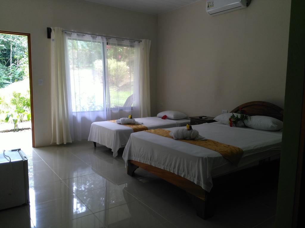 Manuel Antonio Hostel Resort ภายนอก รูปภาพ