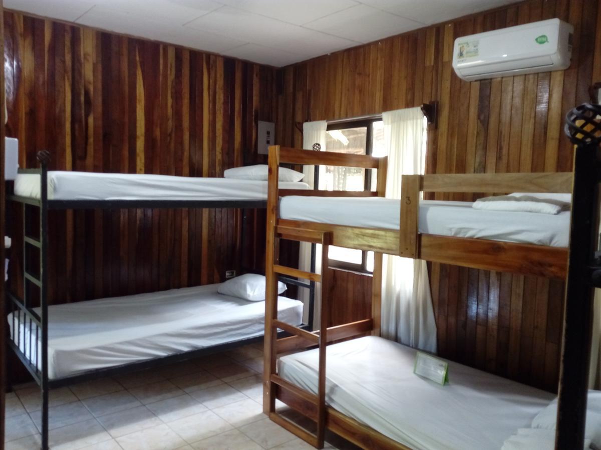 Manuel Antonio Hostel Resort ภายนอก รูปภาพ