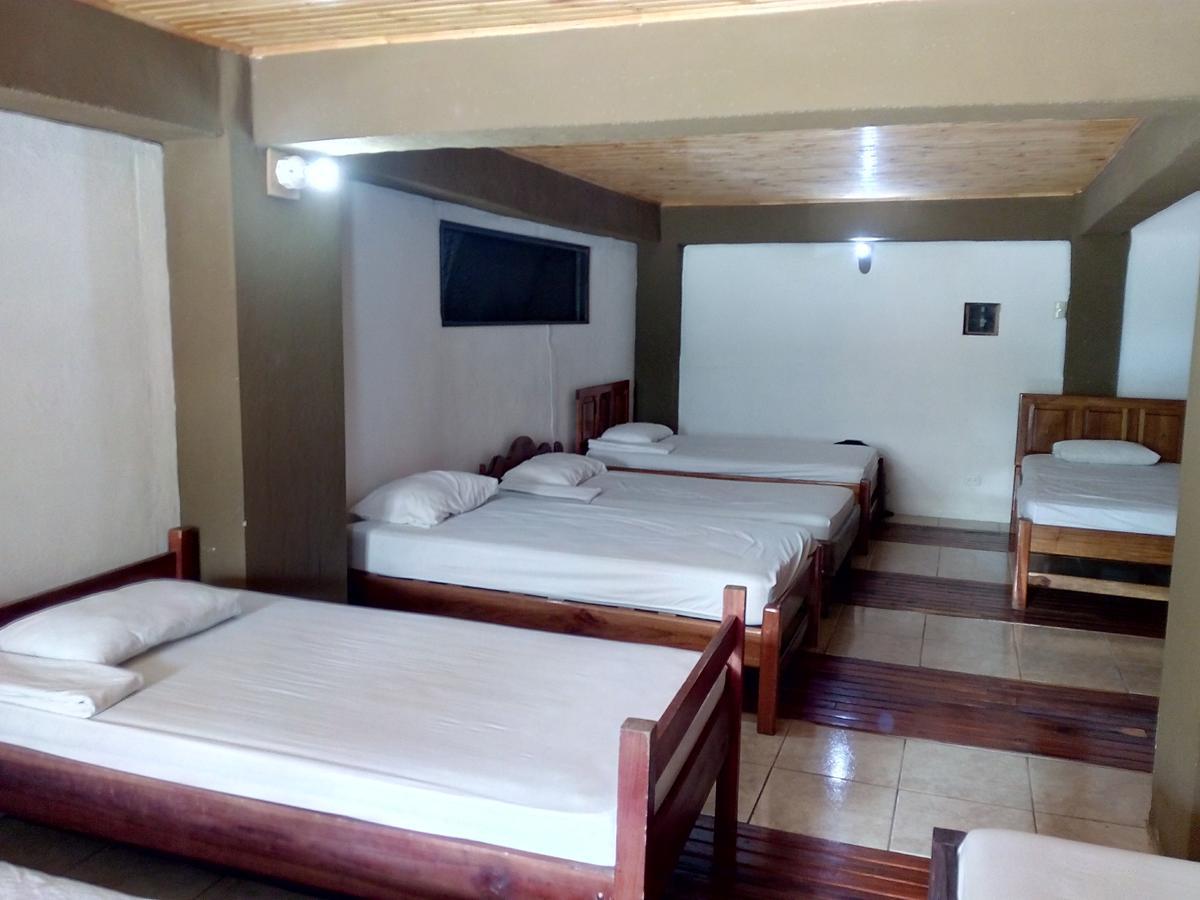 Manuel Antonio Hostel Resort ภายนอก รูปภาพ