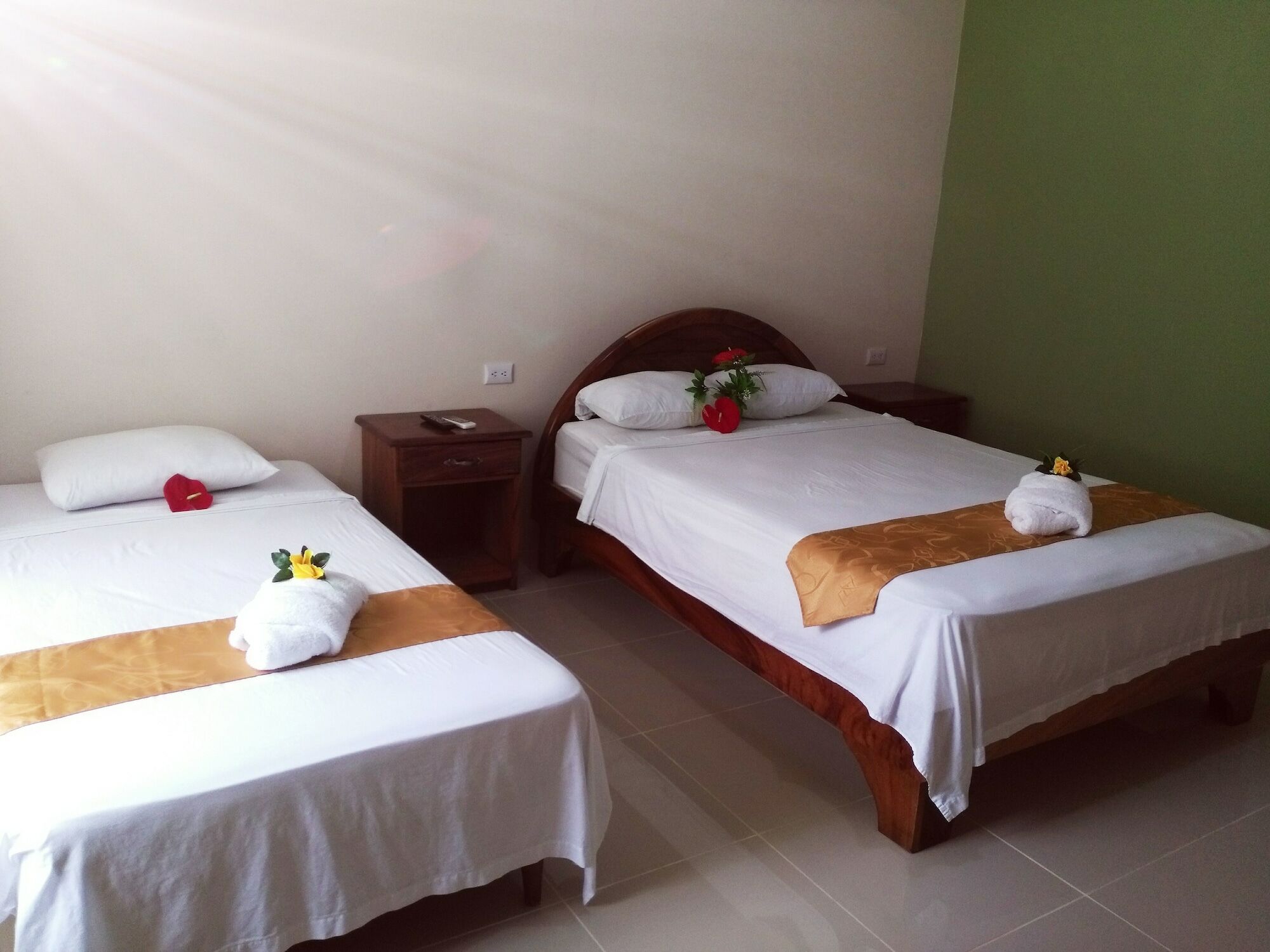 Manuel Antonio Hostel Resort ภายนอก รูปภาพ